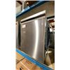 Image 2 : BOSCH STAINLESS STEEL 24" BUILT IN SMART DISHWASHER, 46BDA, STAINLESS STEEL INTERIOR