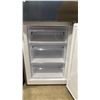 Image 4 : SMEG MODEL FC20UXDNE. 24-INCH, 12.47 CU. FT. FREESTANDING BOTTOM FREEZER REFRIGERATOR