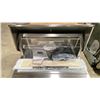 Image 4 : ALFRESCO MODEL ALXE-36. STAINLESS STEEL 5 BURNER OUTDOOR BUILT IN GOURMET GRILL -CONVERTIBLE GAS