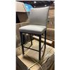 Image 1 : 4 BISCARO COUNTER HEIGHT STOOLS