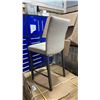Image 2 : 4 BISCARO COUNTER HEIGHT STOOLS