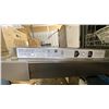 Image 4 : BOSCH MODEL SHE3AR75UC/28. 24" STAINLESS STEEL FRONT CONTROL DISHWASHER