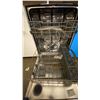 Image 2 : GE APPLIANCE MODEL GDF630SSFSS. 24" STAINLESS STEEL FRONT CONTROL DISHWASHER