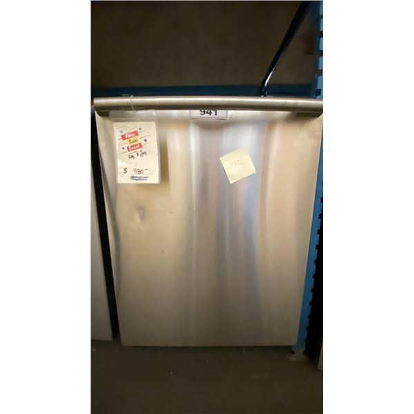 ELECTROLUX MODEL EI24ID81SS0A. STAINLESS STEEL 24" BUILT IN DISHWASHER, 45 DBA *DENT ON FRONT*