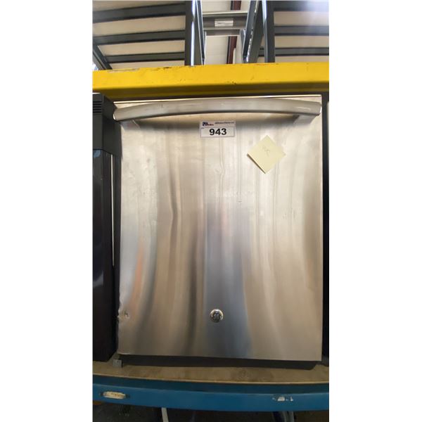 G.E STAINLESS STEEL BUILT IN DISHWASHER *DENTS IN FRONT AND SIDE OF DOOR- USED*