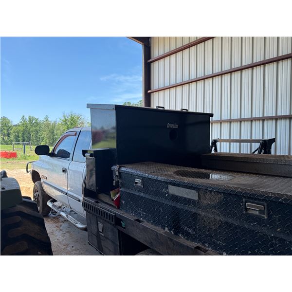 1200 lb Crownline bed feeder