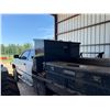 Image 1 : 1200 lb Crownline bed feeder