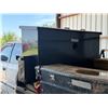 Image 2 : 1200 lb Crownline bed feeder