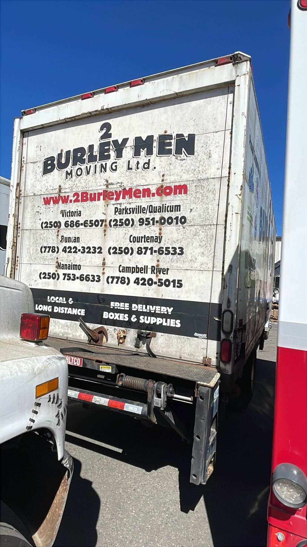 2000 FREIGHTLINER FL70, 2DR BOX TRUCK, WHITE, VIN 1FV6HLBA6YHG74670 ...