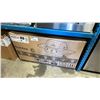 Image 1 : BROIL KING SIGNET 320 946854. 3 BURNER LIQUID PROPANE DOMESTIC OUTDOOR GRILL *IN BOX*