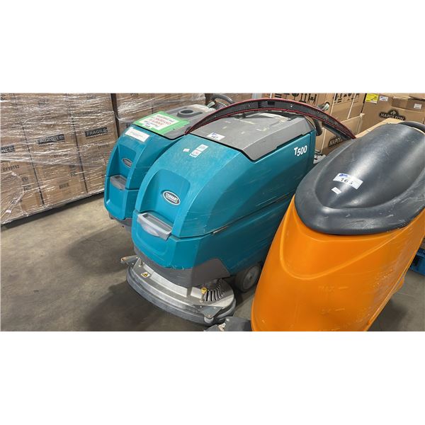 TENNANT T500 COMMERCIAL ELECTRIC WALK BEHIND FLOOR CLEANER *NO KEYS, HOUR METER READ 641.2 HOURS