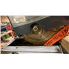 Image 5 : EATON TECOMASTER PROFESSIONAL 10" RADIAL ARM SAW ON METAL STAND