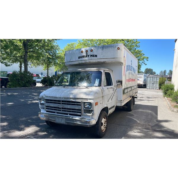 1989 CHEVROLET G30, 2DR BOX TRUCK, WHITE, VIN 2GBJG31JXK4139989,