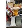 Image 1 : 3 SMALL INDUSTRIAL FIRE EXTINGUISHERS, REEL OF ROPE & 2 WHEEL CHOCKS