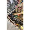 Image 2 : PALLET OF WORK LIGHTS, LARGE HAND TOOLS, HOOKS & CHAIN BAGS