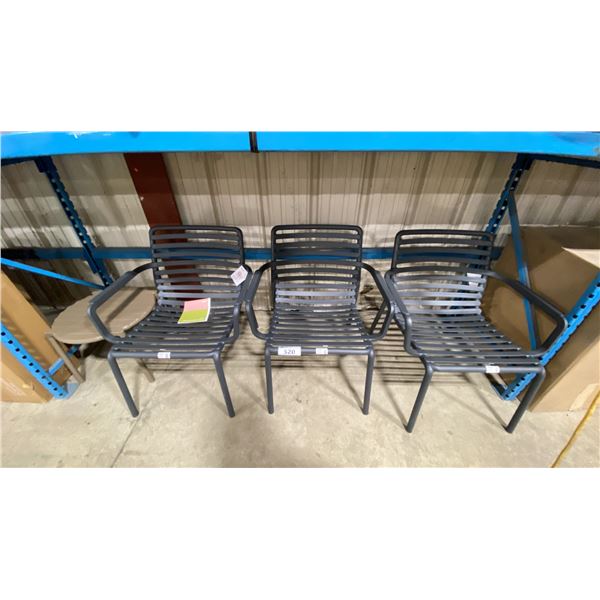 3 GREY NARDI OUTDOOR PATIO CHAIRS & SMALL BROWN END TABLE