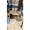 Image 3 : 3 GREY NARDI OUTDOOR PATIO CHAIRS & SMALL BROWN END TABLE