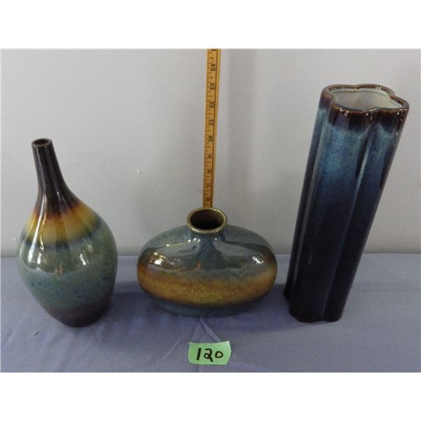 3 piecies of vintage art pottery