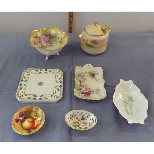 Lot of 7 vintage dishes et cetera