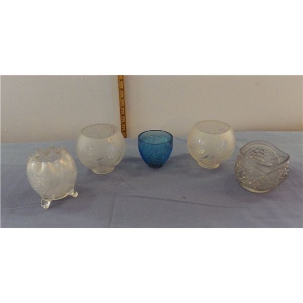 Lot of 5 small bowls
