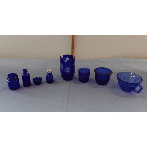 Lot of blue decorative glassware