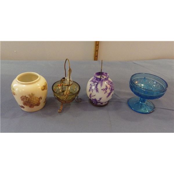 Lot with small display jars etc