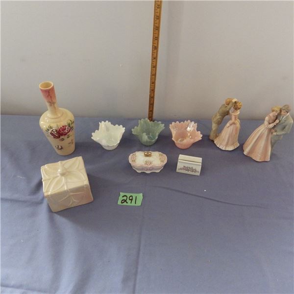 Collection of small glass ornaments etc