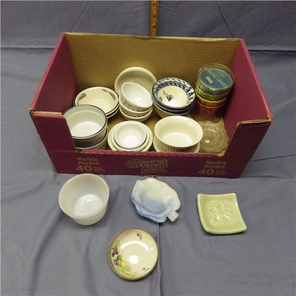 box Of small bowls et cetera