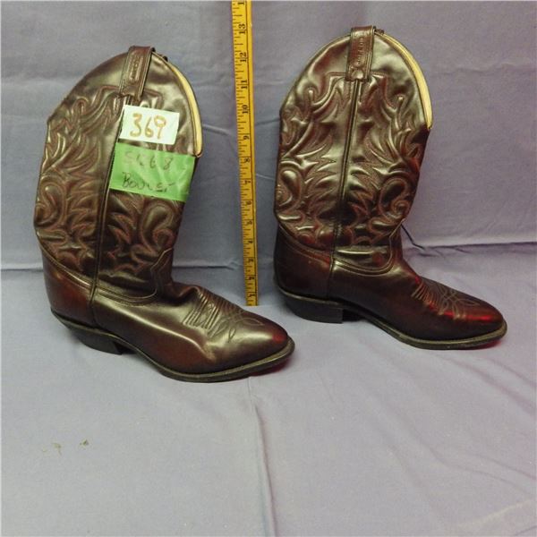 Cowboy boots size 8
