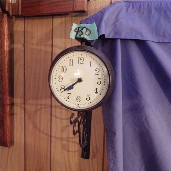 Wall mounted clock