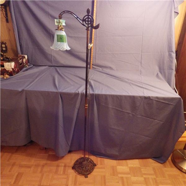 Bridgelamp with shade cast base