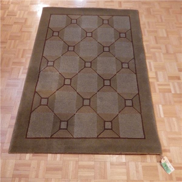 Area rug size noted in picture