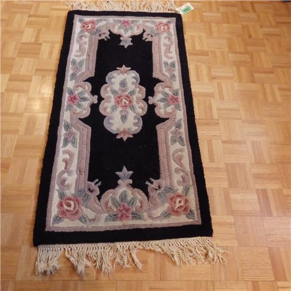 Area rug size noted in picture