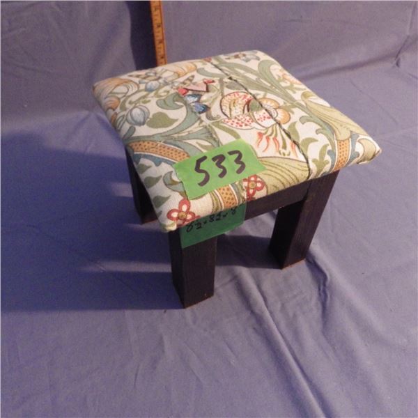Small foot stool