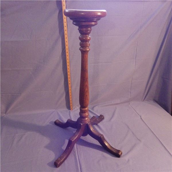Small wood stand with round top pedestal style
