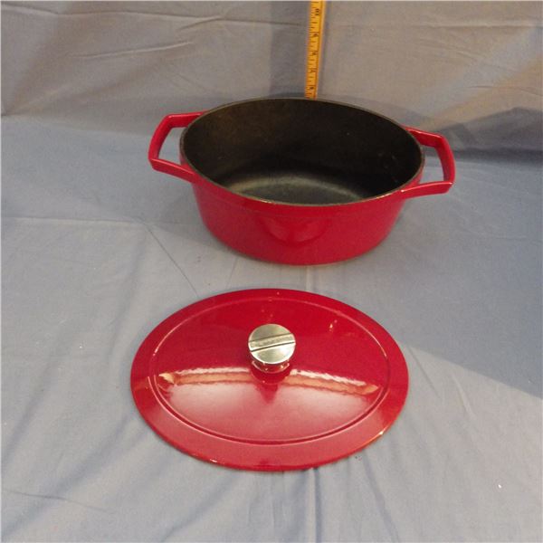 Heavy cast baking pot