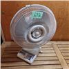 Image 1 : Table fan oscillating