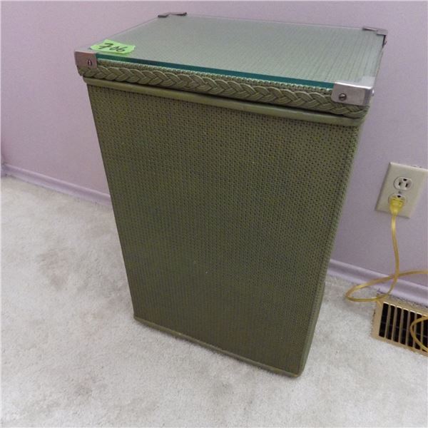 Wicker style clothes hamper with glass top