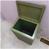 Image 2 : Wicker style clothes hamper with glass top