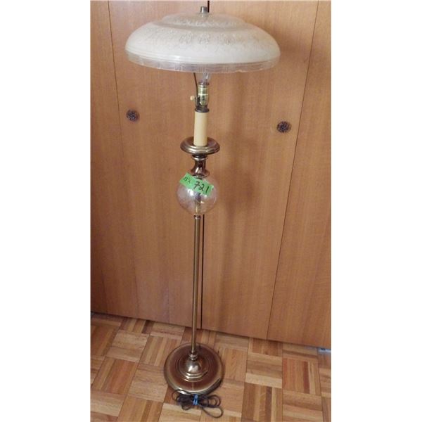 Floor lamp with shade