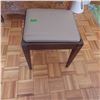 Image 3 : Small sewing stool
