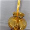 Image 5 : Reproduction glass oil lamp featuring a crown shaped design
