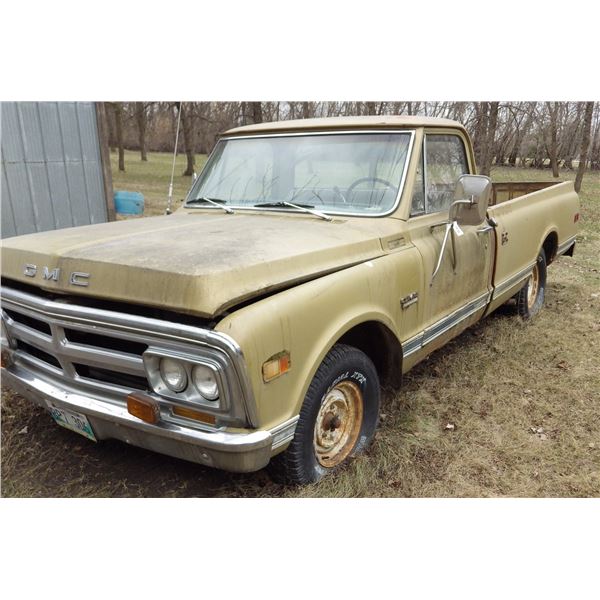 GMC 1500 V-EIGHT CUSTOM PICKUP TRUCK -- 1970