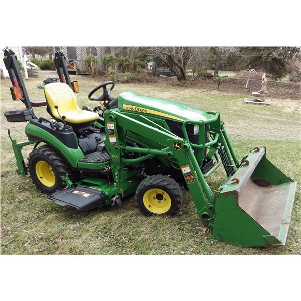 2012 JOHN DEERE 1026r MFWD Sub-Compact Utility tractor. AVAILABLE TO PICK UP 3PM  SUNDAY JUNE 14.