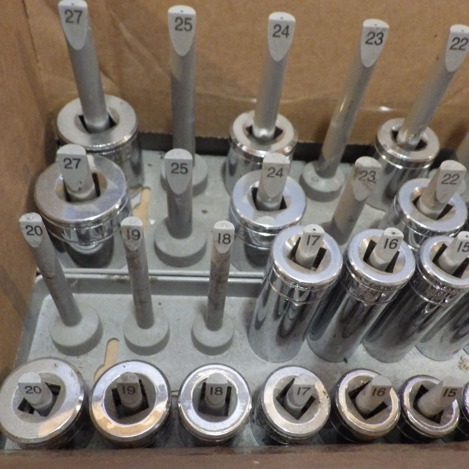 trays with metric sockets, ratchets, socket extensions bars