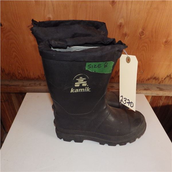 Kamik Size  8 insulated Rubber boots