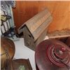 Image 6 : various decorative birdhouses