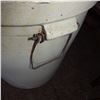 Image 6 : 15 gallon medalta crock - is cracked