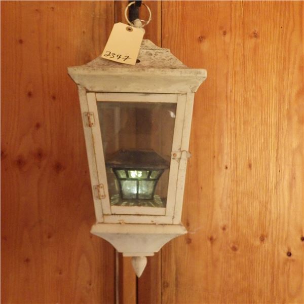 solar  powered  carriage Lantern