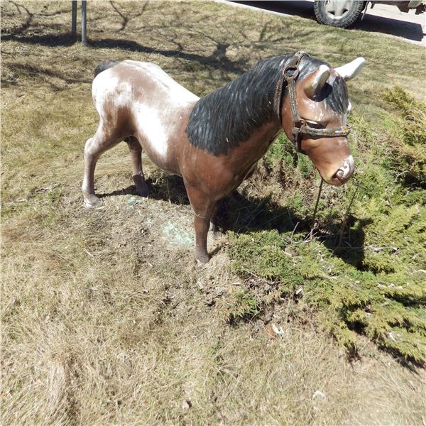 horse Statue cast cement one leg is cracked  that we could see